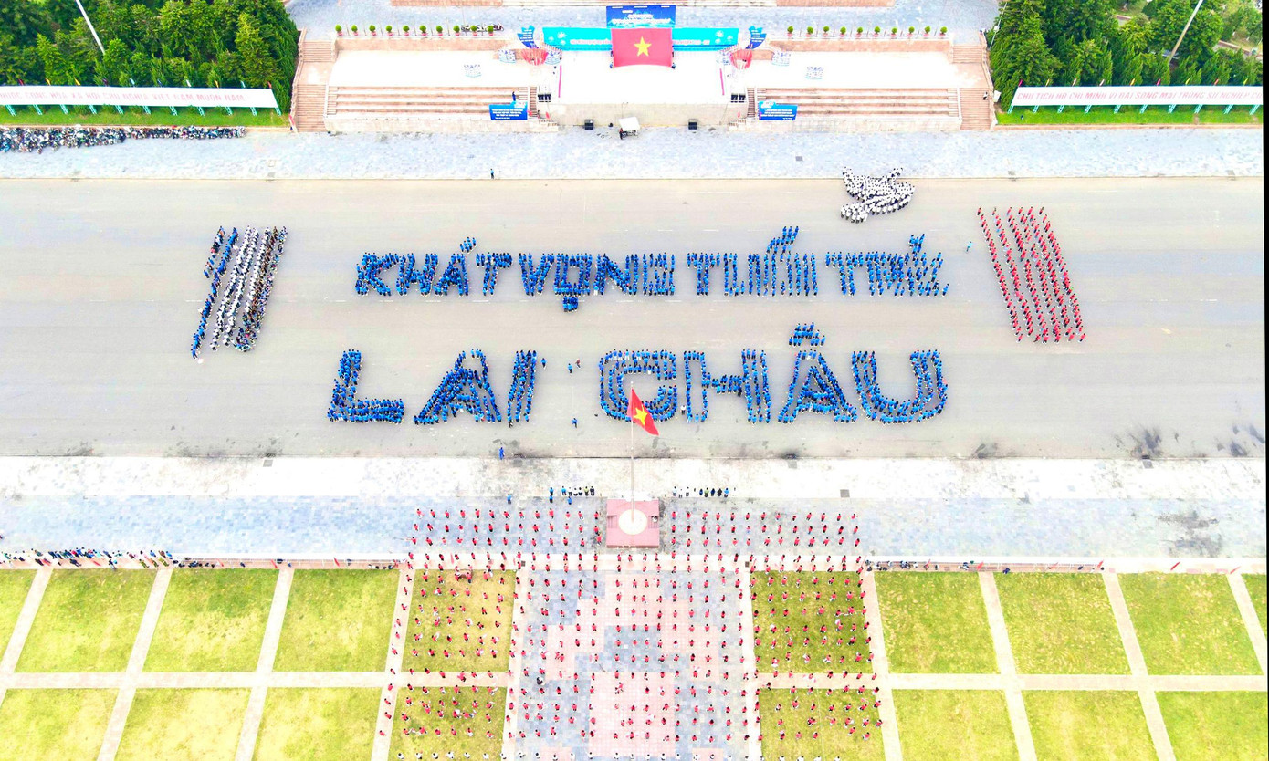 Dự chương trình có ông Lò Văn Cương - Trưởng Ban Dân vận Tỉnh uỷ Lai Châu; anh Nguyễn Tiến Thịnh - Uỷ viên Ban Chấp hành T.Ư Đoàn, Bí thư Tỉnh Đoàn Lai Châu, cùng đông đảo đoàn viên thanh niên Lai Châu.