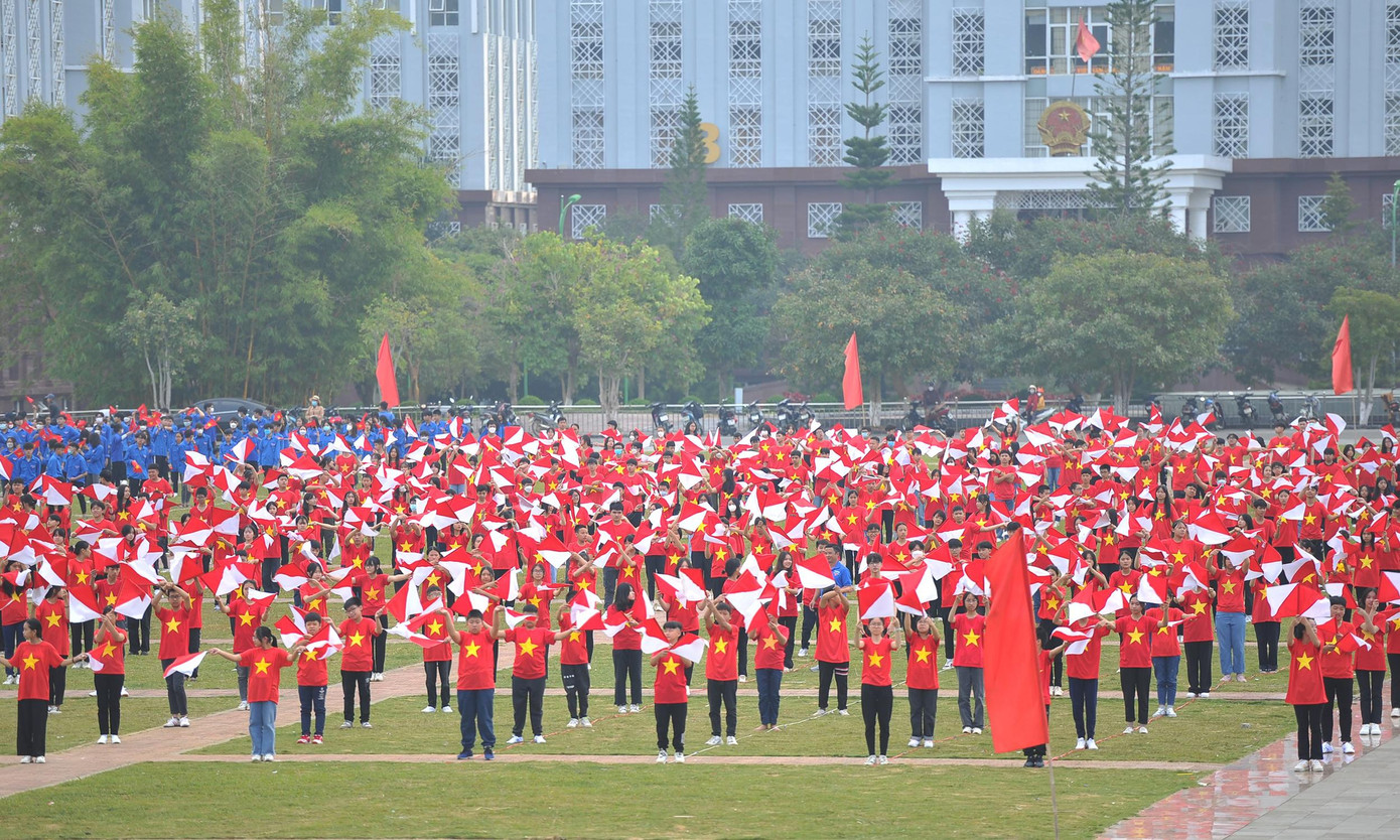 Chương trình “Tuổi trẻ Lai Châu tự hào truyền thống - khát vọng vươn xa” đã diễn ra lễ chào cờ; đồng diễn trên nền nhạc “Khát vọng tuổi trẻ Lai Châu” của nhạc sĩ Minh Cừ - Tiến Thịnh. Đây là ca khúc chào mừng Đại hội đại biểu Đoàn TNCS Hồ Chí Minh tỉnh Lai Châu lần thứ XIV.