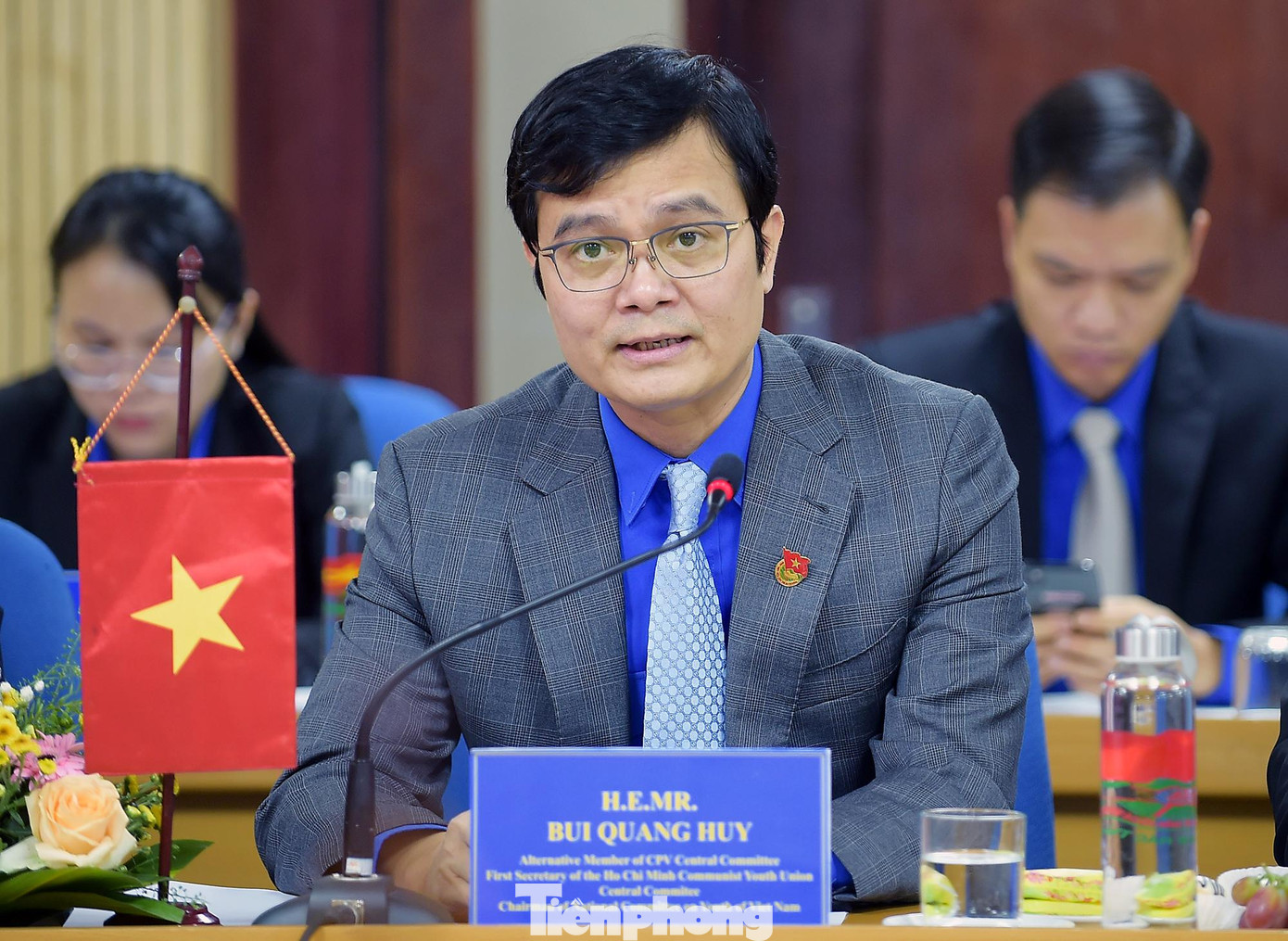 Anh Bùi Quang Huy trao đổi tại buổi tiếp. Ảnh: Xuân Tùng