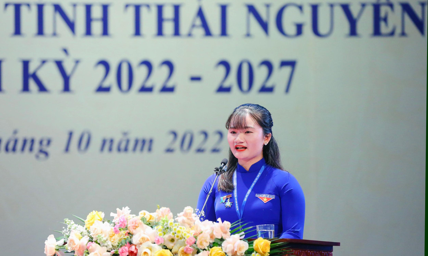 Đại hội đã nghe báo cáo chính trị của Ban Chấp hành Tỉnh Đoàn khóa XIV; theo dõi phóng sự kết quả nổi bật về công tác Đoàn và phong trào thanh thiếu nhi nhiệm kỳ qua; nghe tham luận của đại biểu Đại hội. (Trong ảnh, đại biểu Dương Thị Hiếu Ngân - trường ĐH Thái Nguyên, trình bày tham luận Tuổi trẻ Thái Nguyên sôi nổi các hoạt động hướng về biển đảo quê hương). Ảnh: Trọng Tài