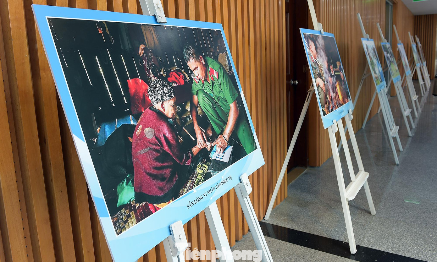 Một số hình ảnh trong triển lãm ảnh trưng bày tại Đại hội