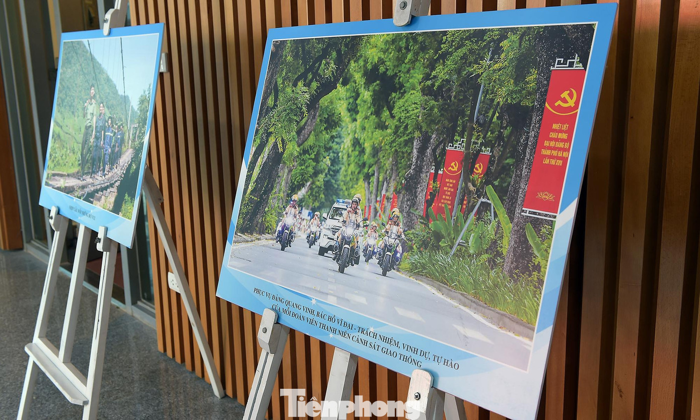 Một số hình ảnh trong triển lãm ảnh trưng bày tại Đại hội