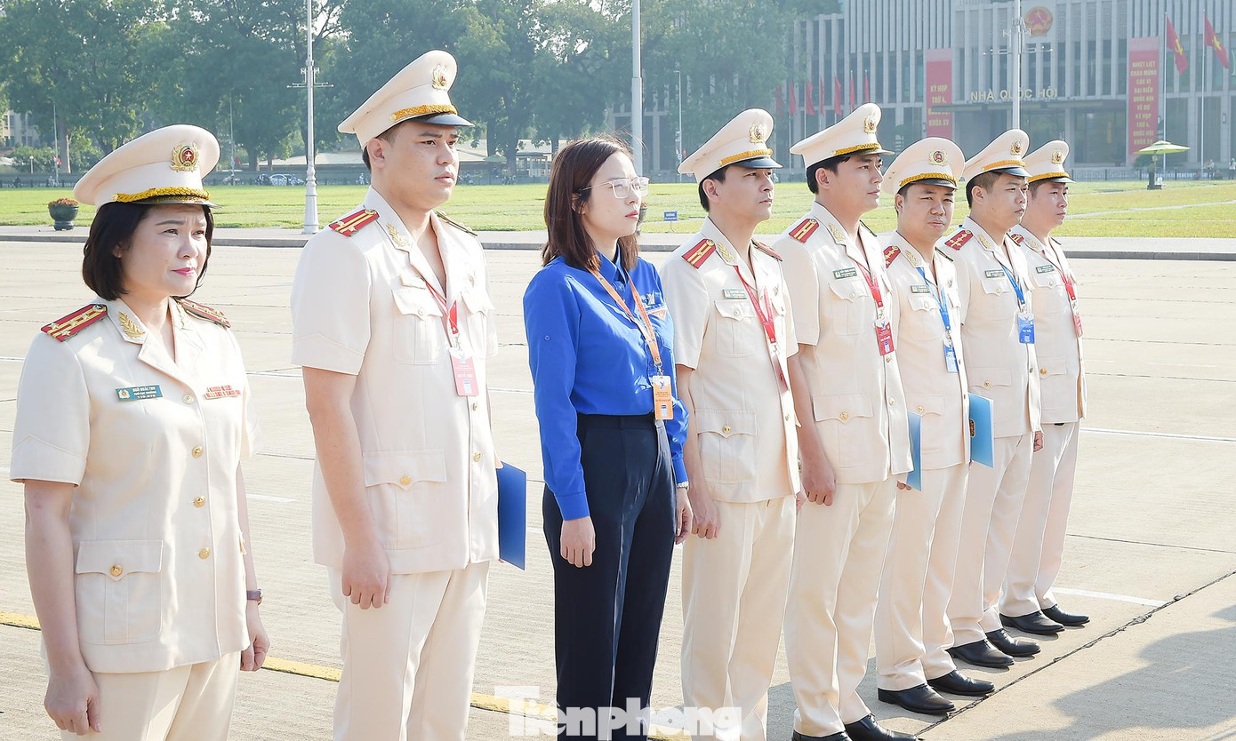 Dự lễ báo công có Đại tá Ngô Hoài Thu - Phó Cục trưởng Cục Công tác Đảng và Công tác chính trị, Bộ Công an, Phó Ban tổ chức Đại hội; Trung tá Đồng Đức Vũ - Ủy viên Ban Thường vụ Trung ương Đoàn, Bí thư Đoàn Thanh niên Bộ Công an, Phó Ban tổ chức Đại hội; đại diện các đơn vị chức năng của Bộ Công an, ban chuyên môn của Trung ương Đoàn; cán bộ Đoàn, Bí thư Đoàn Thanh niên Công an các đơn vị, địa phương.