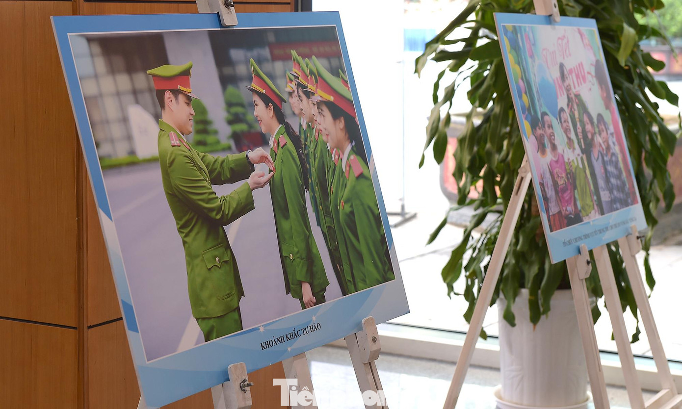 Một số hình ảnh trong triển lãm ảnh trưng bày tại Đại hội