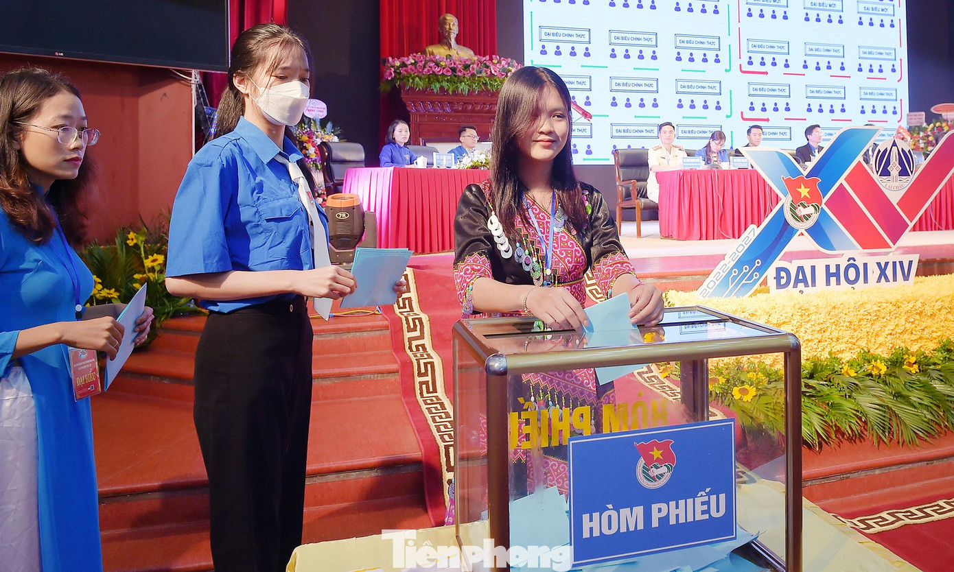 Các đại biểu đã tiến hành bỏ phiếu kín bầu 29 anh, chị tham gia Ban Chấp hành Tỉnh Đoàn Lai Châu khóa XIV.