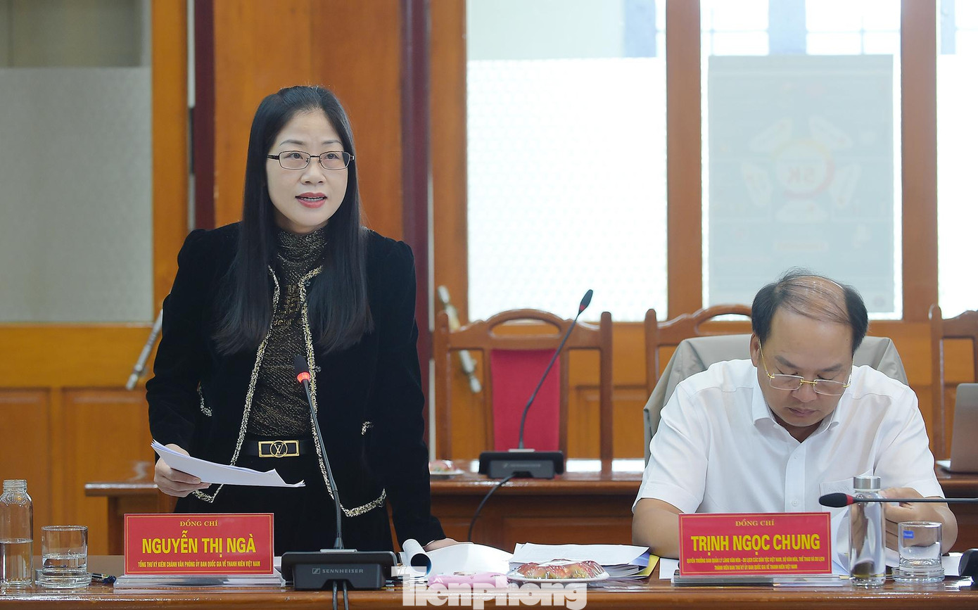 Các đại biểu đã trao đổi nhiều nội dung, đề xuất. Trong ảnh, chị Nguyễn Thị Ngà - Tổng Thư ký UBQG về Thanh niên Việt Nam trao đổi ý kiến tại buổi làm việc. Ảnh: Xuân Tùng