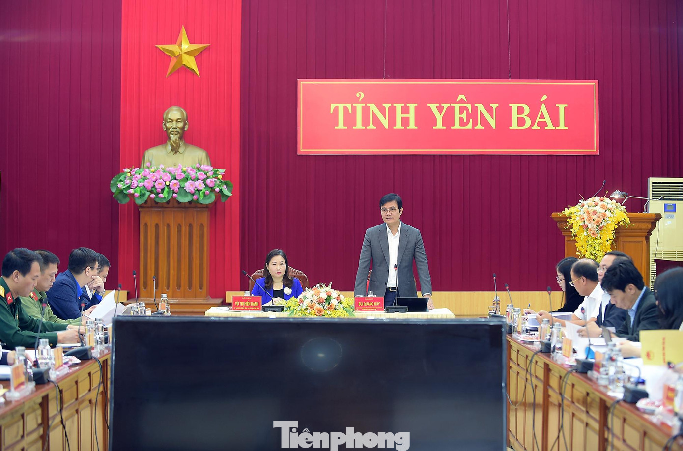 Đoàn công tác UBQG về Thanh niên Việt Nam làm việc với UBND tỉnh Yên Bái. Ảnh: Xuân Tùng