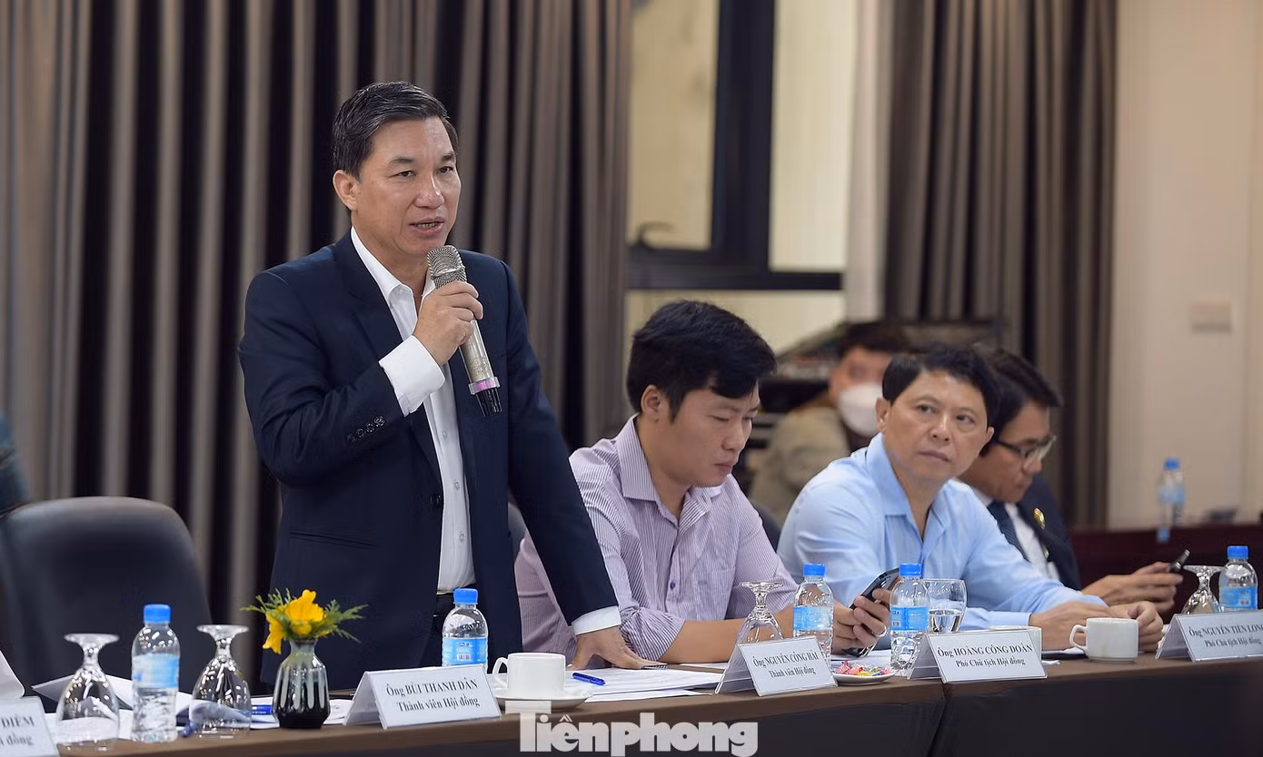 Các đại biểu đã trao đổi, thảo luận và bỏ phiếu kín bình chọn ứng viên trao giải. Ảnh: Xuân Tùng Các đại biểu đã trao đổi, thảo luận và bỏ phiếu kín bình chọn ứng viên trao giải. Ảnh: Xuân Tùng