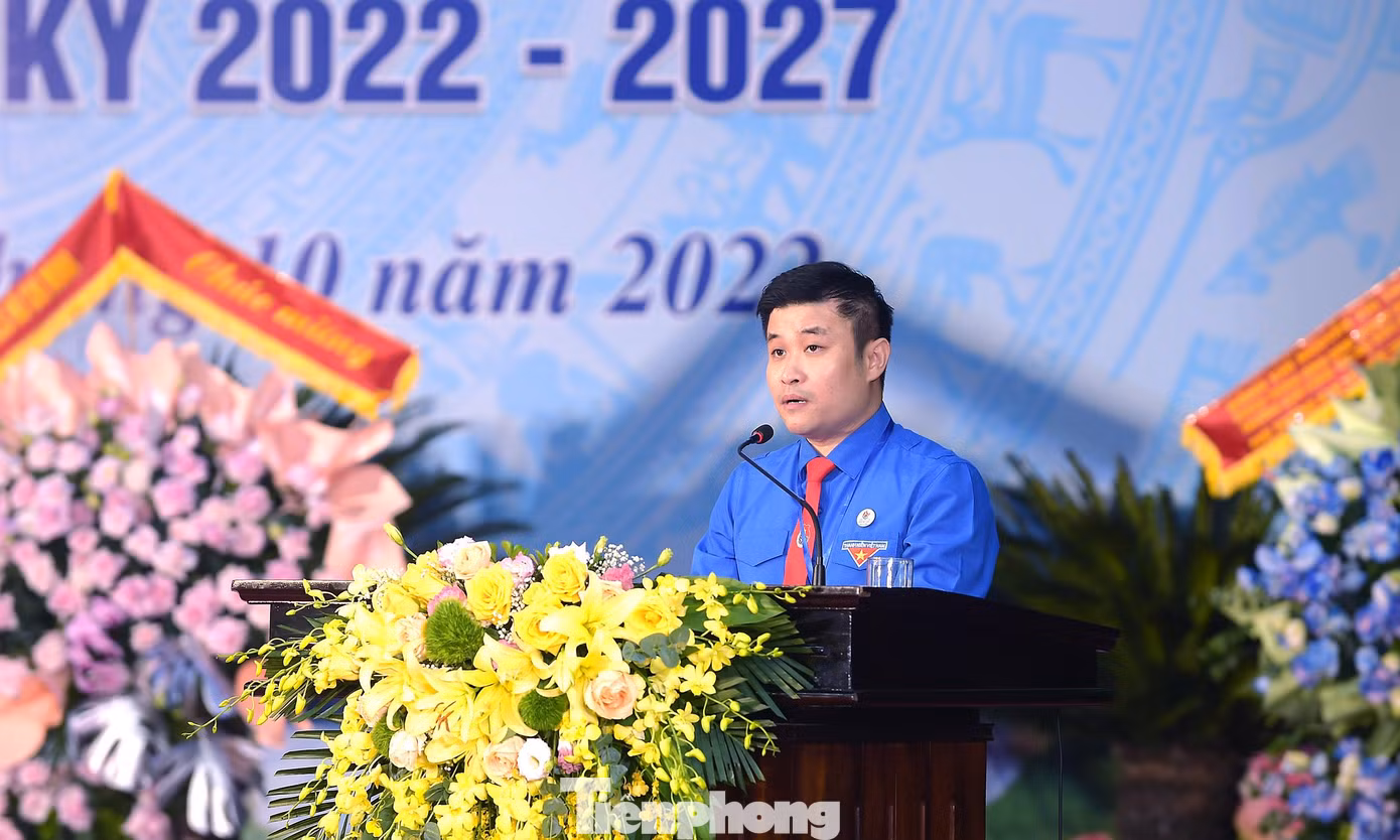 Anh Bùi Chính Thức - Phó Bí thư Tỉnh Đoàn, Chủ nhiệm Ủy ban Kiểm tra Tỉnh Đoàn Ninh Bình trình bày tóm tắt dự thảo Báo cáo Chính trị của Ban Chấp hành khóa XIII trình Đại hội Đại biểu Đoàn TNCS Hồ Chí Minh tỉnh Ninh Bình lần thứ XIV, nhiệm kỳ 2022 - 2027. Anh Bùi Chính Thức - Phó Bí thư Tỉnh Đoàn, Chủ nhiệm Ủy ban Kiểm tra Tỉnh Đoàn Ninh Bình trình bày tóm tắt dự thảo Báo cáo Chính trị của Ban Chấp hành khóa XIII trình Đại hội Đại biểu Đoàn TNCS Hồ Chí Minh tỉnh Ninh Bình lần thứ XIV, nhiệm kỳ 2022 - 2027.