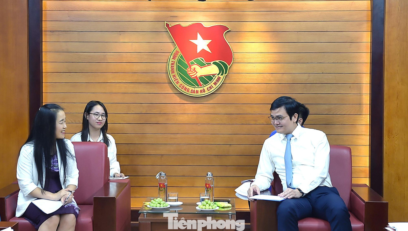 Anh Bùi Quang Huy và bà Naomi Kitahara trao đổi tại buổi tiếp. Ảnh: Xuân Tùng Anh Bùi Quang Huy và bà Naomi Kitahara trao đổi tại buổi tiếp. Ảnh: Xuân Tùng