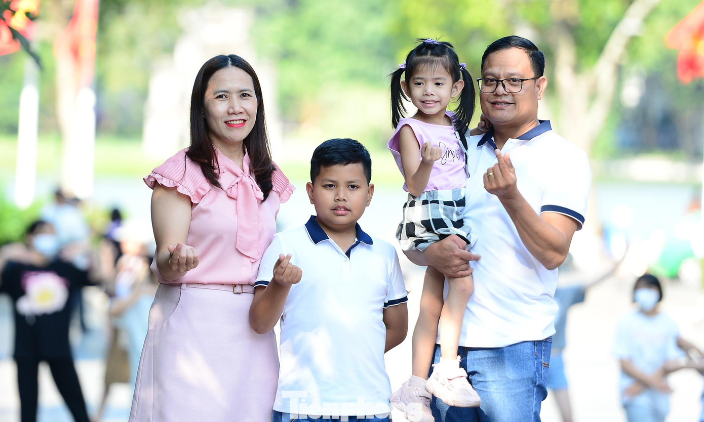 21 gia đình trẻ tiêu biểu từ 17 tỉnh, thành phố 21 gia đình trẻ tiêu biểu từ 17 tỉnh, thành phố