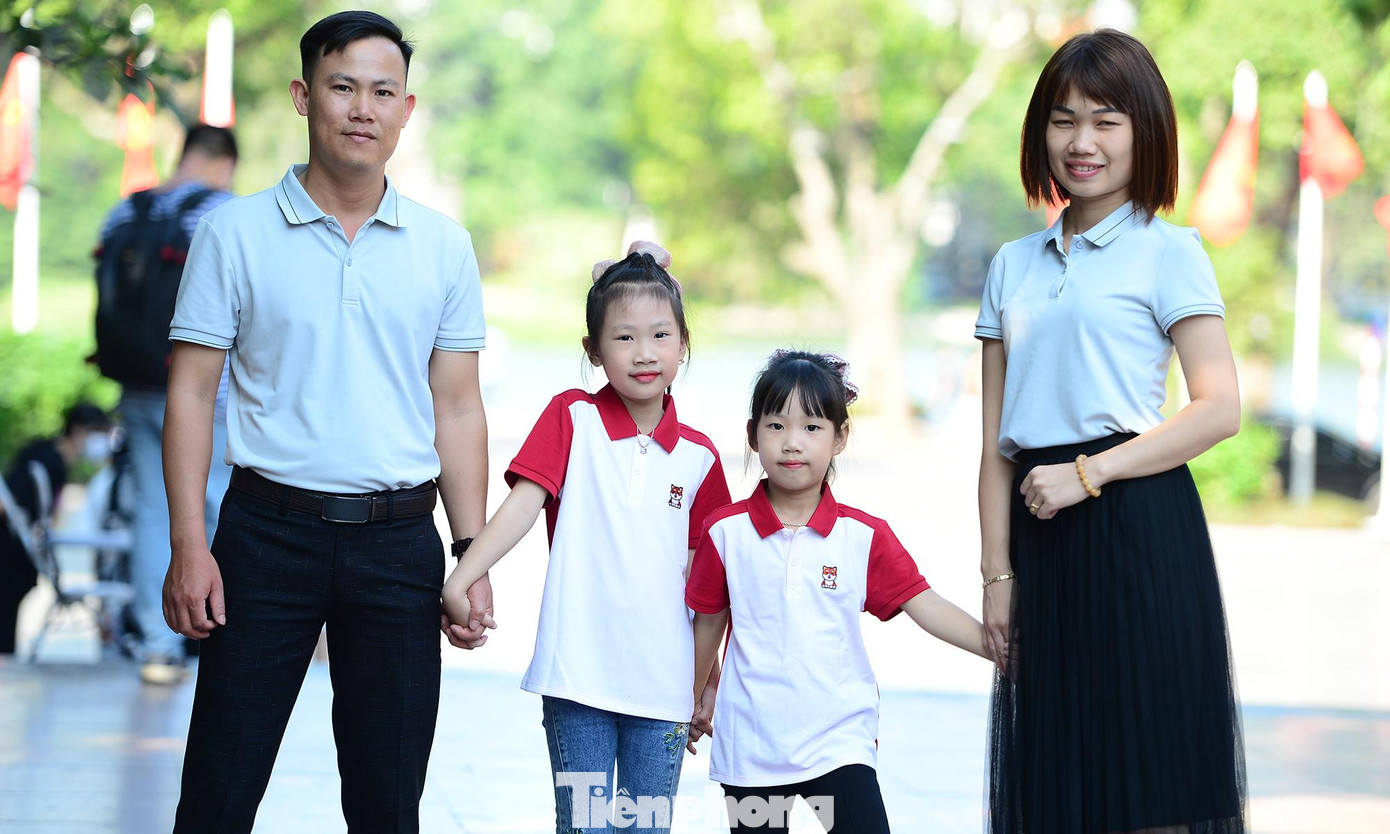 21 gia đình trẻ tiêu biểu từ 17 tỉnh, thành phố 21 gia đình trẻ tiêu biểu từ 17 tỉnh, thành phố