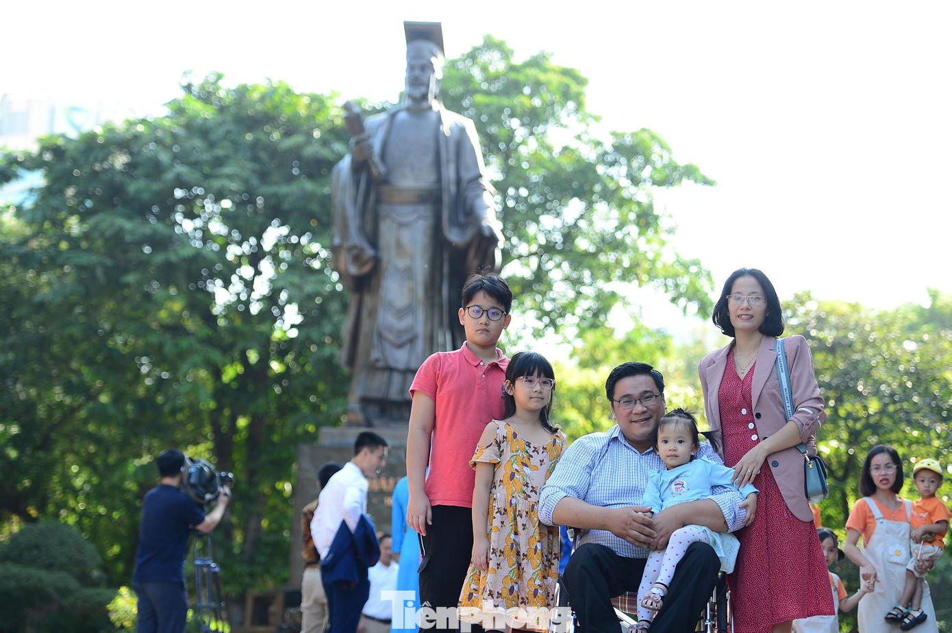 21 gia đình trẻ tiêu biểu từ 17 tỉnh, thành phố 21 gia đình trẻ tiêu biểu từ 17 tỉnh, thành phố