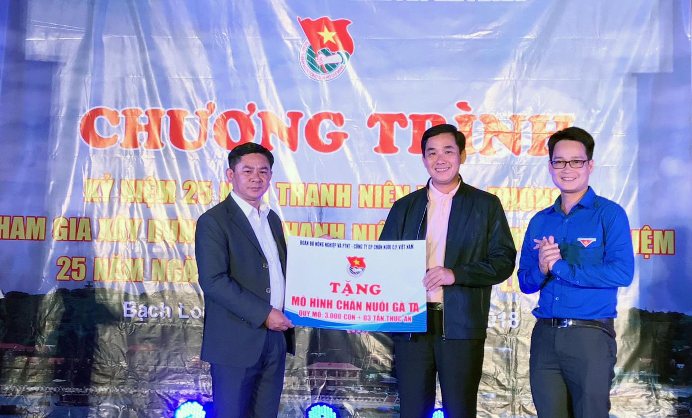 Mô hình chăn nuôi Vịt biển - gà tại huyện đảo Bạch Long Vỹ. Ảnh: BTC Mô hình chăn nuôi Vịt biển - gà tại huyện đảo Bạch Long Vỹ. Ảnh: BTC