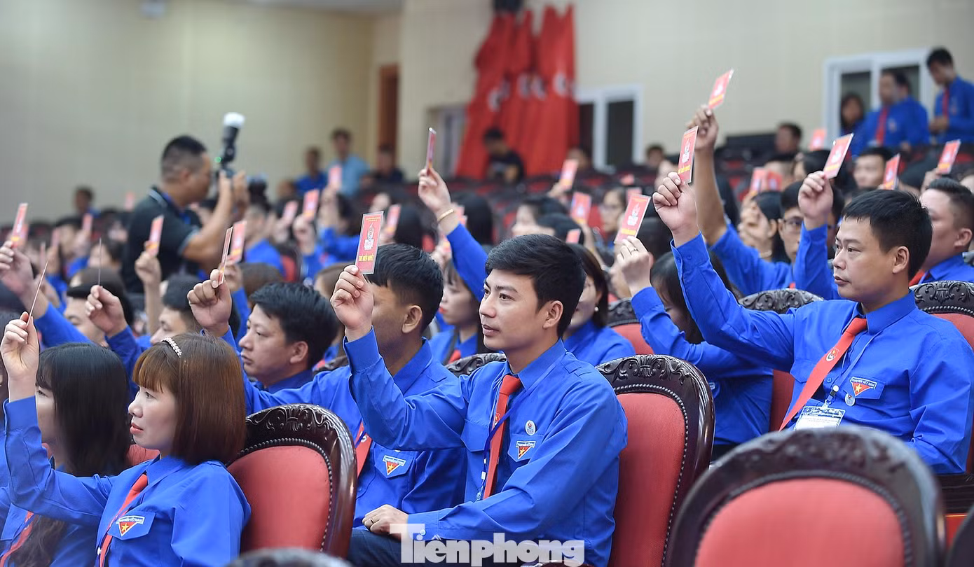 Các đại biểu biểu quyết tại đại hội. Ảnh: Xuân Tùng