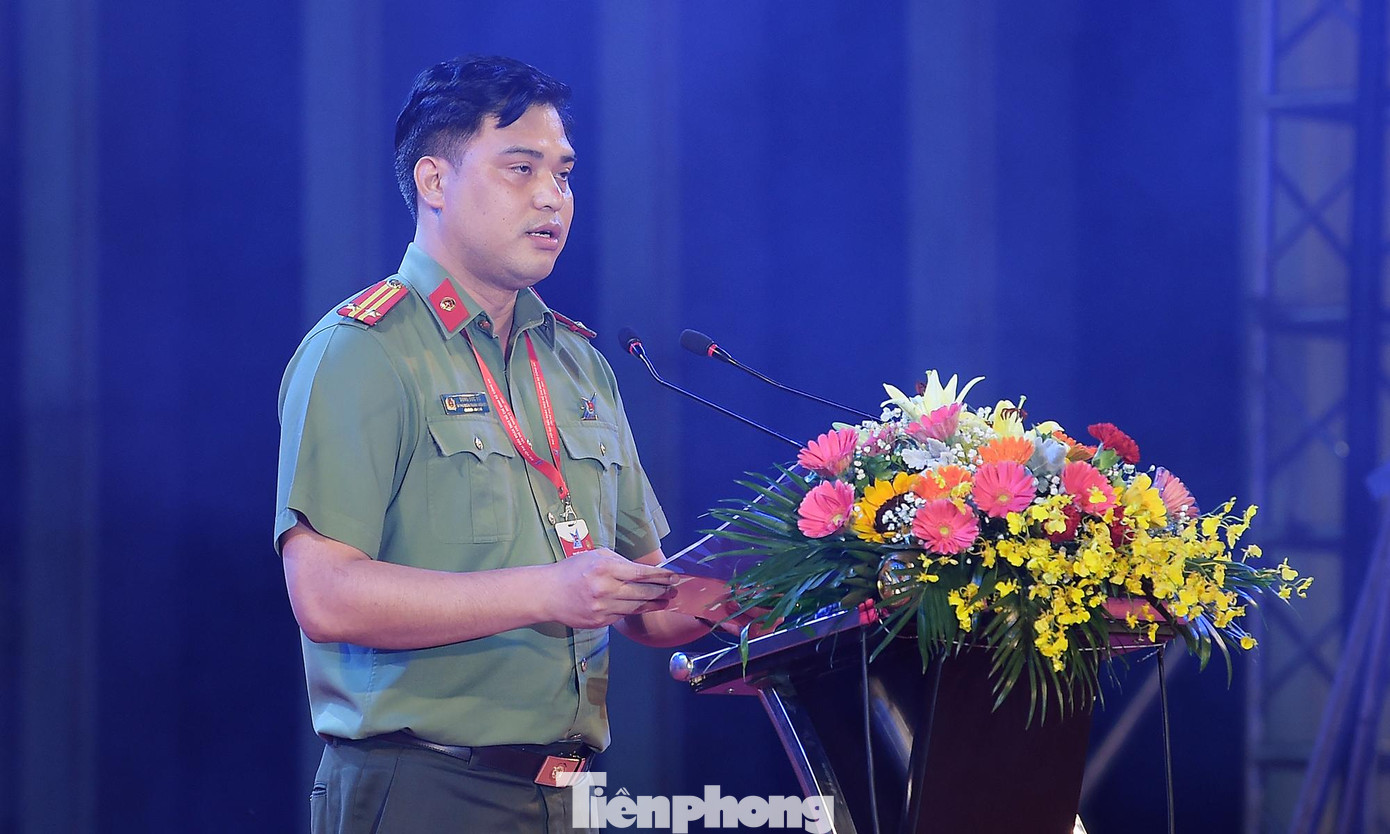 Trung tá Đồng Đức Vũ phát biểu tại chương trình. Ảnh: Xuân Tùng Trung tá Đồng Đức Vũ phát biểu tại chương trình. Ảnh: Xuân Tùng
