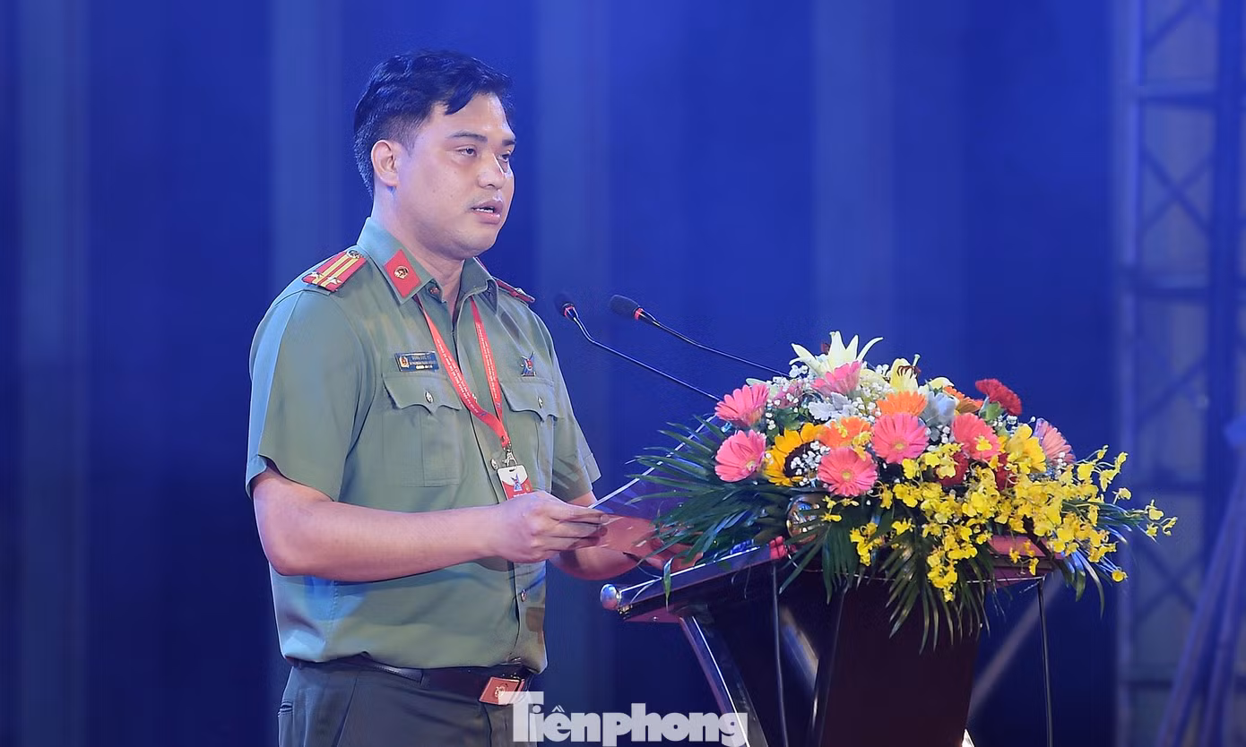 Trung tá Đồng Đức Vũ phát biểu tại chương trình. Ảnh: Xuân Tùng Trung tá Đồng Đức Vũ phát biểu tại chương trình. Ảnh: Xuân Tùng