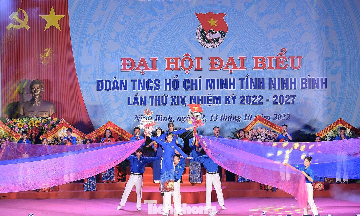 Ngày 13/10, tại Trung tâm Hội nghị Tỉnh Ninh Bình, Đại hội đại biểu Đoàn TNCS Hồ Chí Minh tỉnh Ninh Bình lần thứ XIV nhiệm kỳ 2022 - 2027 diễn ra phiên trọng thể. Ngày 13/10, tại Trung tâm Hội nghị Tỉnh Ninh Bình, Đại hội đại biểu Đoàn TNCS Hồ Chí Minh tỉnh Ninh Bình lần thứ XIV nhiệm kỳ 2022 - 2027 diễn ra phiên trọng thể.
