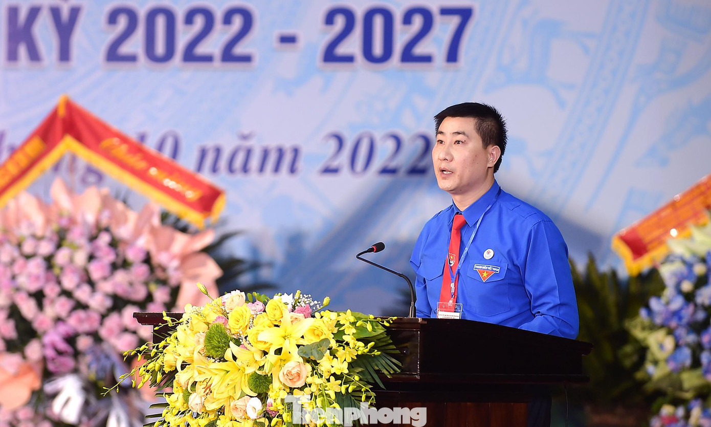 Anh Trịnh Như Lâm - Bí thư Tỉnh Đoàn Ninh Bình trình bày diễn văn khai mạc phiên trọng thể Đại hội.