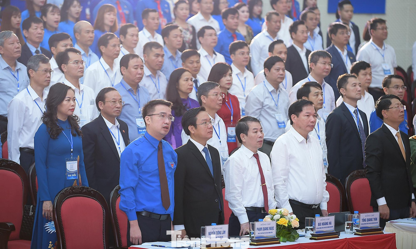 Dự phiên trọng thể Đại hội có bà Nguyễn Thị Thu Hà - Ủy viên Trung ương Đảng, Bí thư Tỉnh ủy Ninh Bình; anh Nguyễn Tường Lâm - Bí thư Trung ương Đoàn. Cùng 234 đại biểu chính thức đại diện 47.000 đoàn viên và gần 200.000 thanh niên toàn tỉnh.