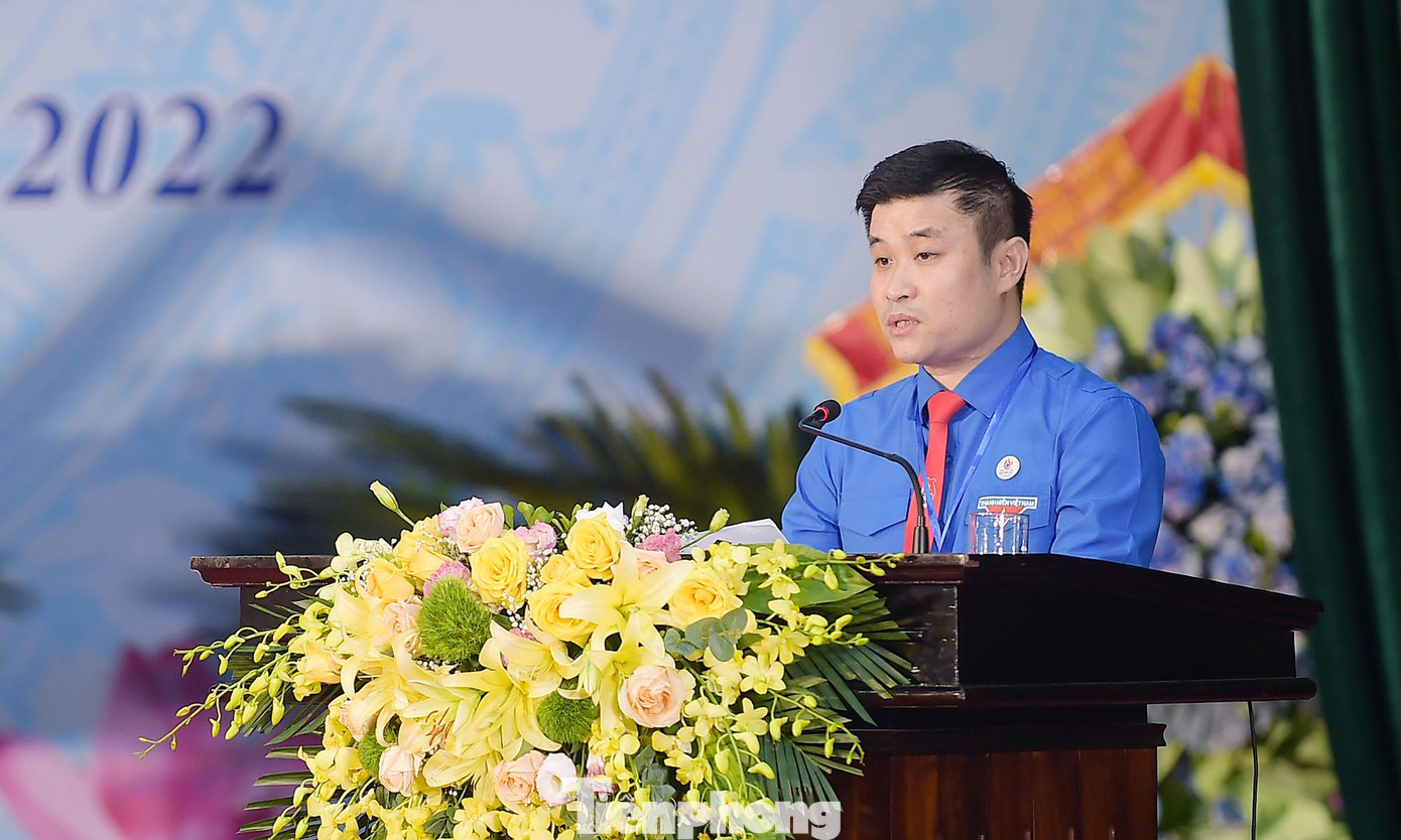 Anh Bùi Chính Thức - Phó Bí thư Tỉnh Đoàn Ninh Bình trình bày báo cáo chính trị trình Đại hội. Ảnh: Xuân Tùng