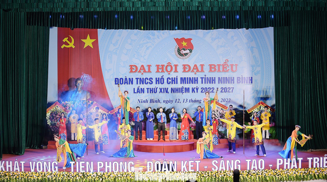 Văn nghệ chào mừng phiên trọng thể Đại hội. Ảnh: Xuân Tùng