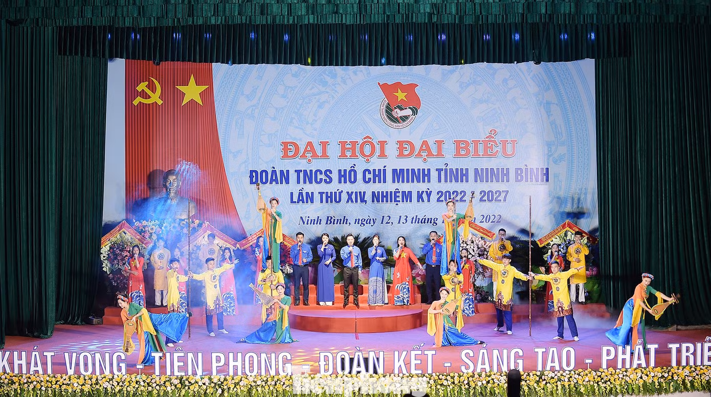 Văn nghệ chào mừng phiên trọng thể Đại hội. Ảnh: Xuân Tùng