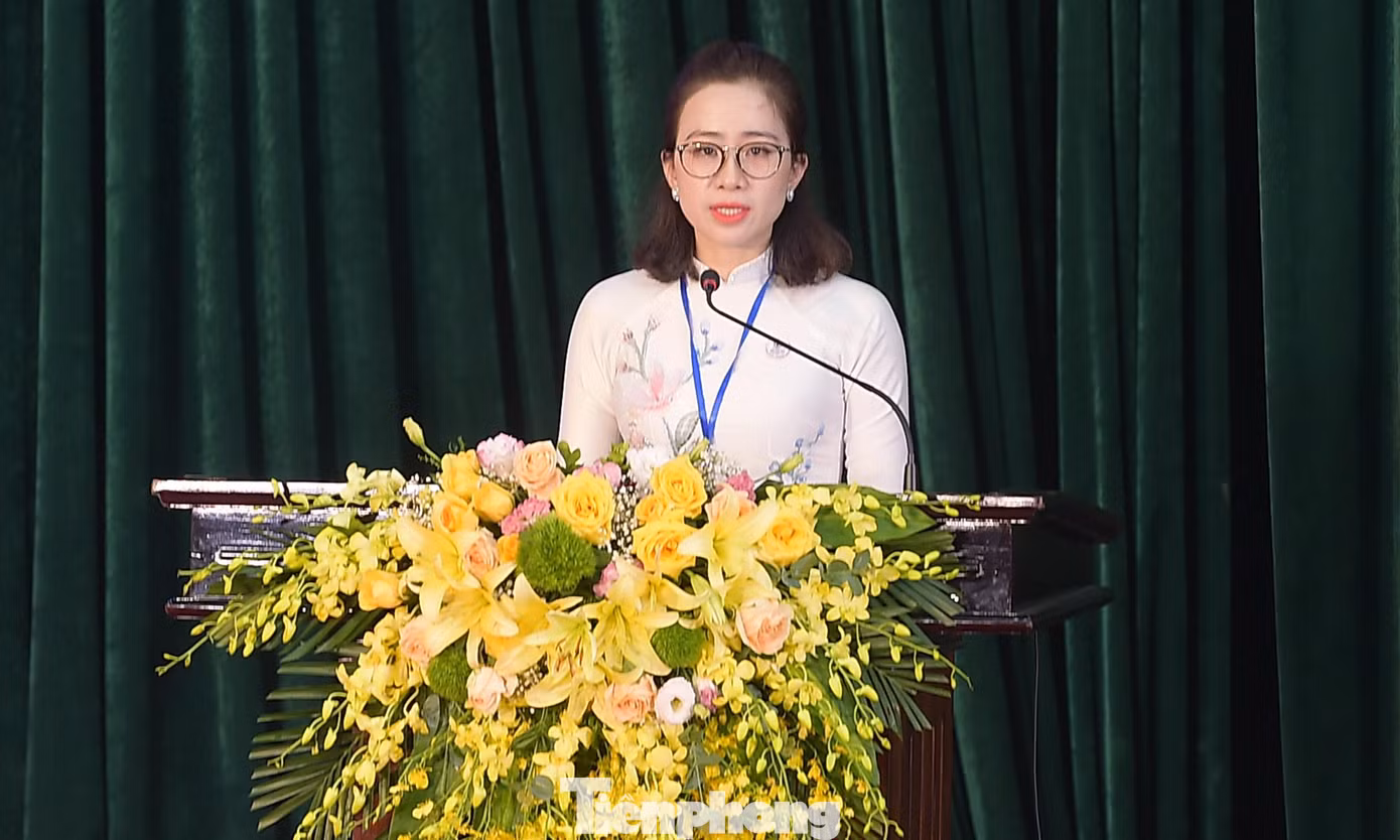 Đoàn đại biểu thiếu nhi tỉnh Ninh Bình phát biểu, tặng hoa chúc mừng Đại hội. Chị Lê Thị Mai Phương - Phó Bí thư Tỉnh Đoàn Ninh Bình phát biểu đáp từ. Đoàn đại biểu thiếu nhi tỉnh Ninh Bình phát biểu, tặng hoa chúc mừng Đại hội. Chị Lê Thị Mai Phương - Phó Bí thư Tỉnh Đoàn Ninh Bình phát biểu đáp từ.