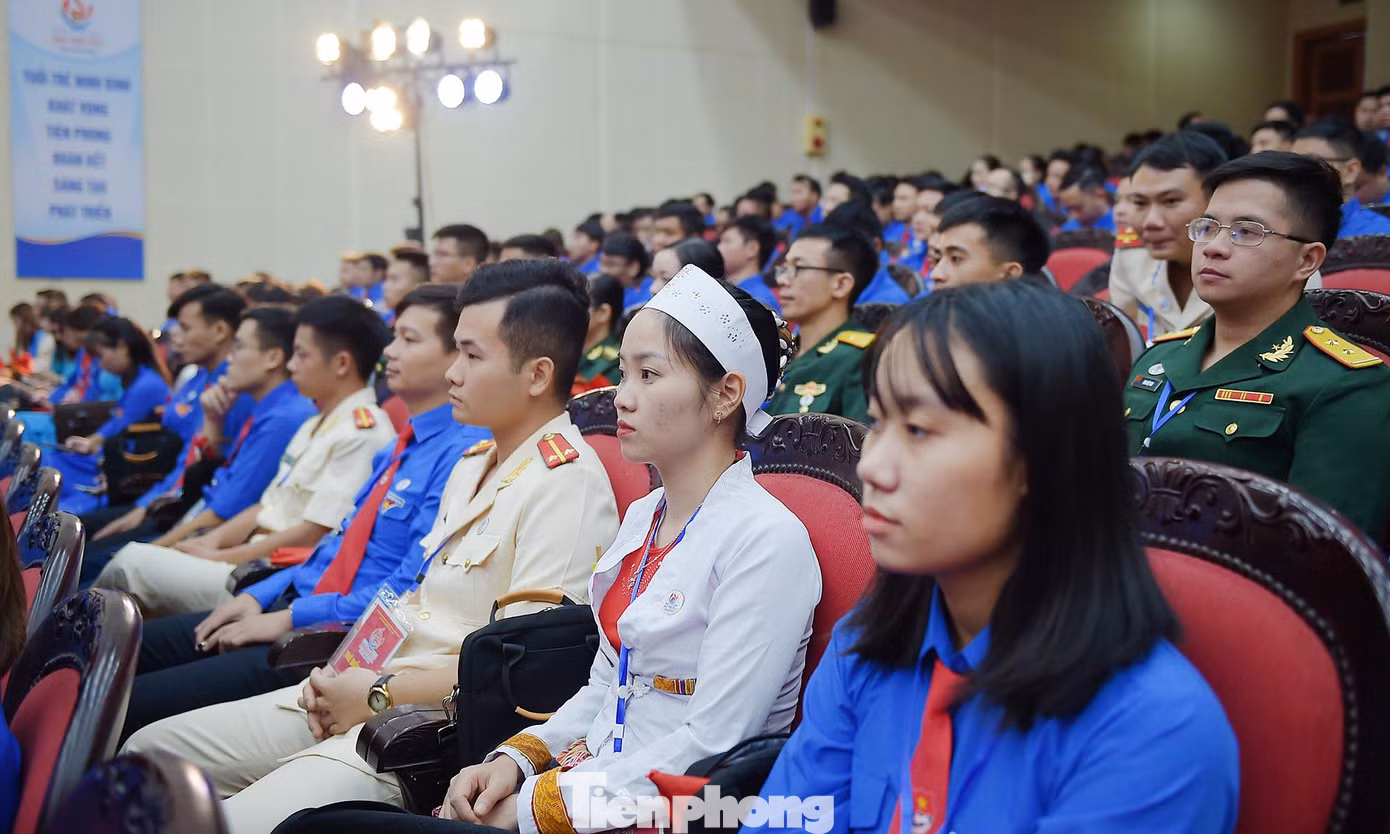 Trong nhiệm kỳ 2022 - 2027, Tỉnh Đoàn Ninh Bình xác định 12 chỉ tiêu, 8 nhiệm vụ trọng tâm, 5 đề án trọng tâm. Trong đó, tư vấn, hướng nghiệp, cho ít nhất 150.000 lượt đoàn viên, thanh niên; phối hợp dạy nghề, giới thiệu việc làm cho ít nhất 16.000 đoàn viên, thanh niên. Tư vấn, giúp đỡ, hỗ trợ ít nhất 1.500 đoàn viên, thanh niên yếu thế... Trong nhiệm kỳ 2022 - 2027, Tỉnh Đoàn Ninh Bình xác định 12 chỉ tiêu, 8 nhiệm vụ trọng tâm, 5 đề án trọng tâm. Trong đó, tư vấn, hướng nghiệp, cho ít nhất 150.000 lượt đoàn viên, thanh niên; phối hợp dạy nghề, giới thiệu việc làm cho ít nhất 16.000 đoàn viên, thanh niên. Tư vấn, giúp đỡ, hỗ trợ ít nhất 1.500 đoàn viên, thanh niên yếu thế...