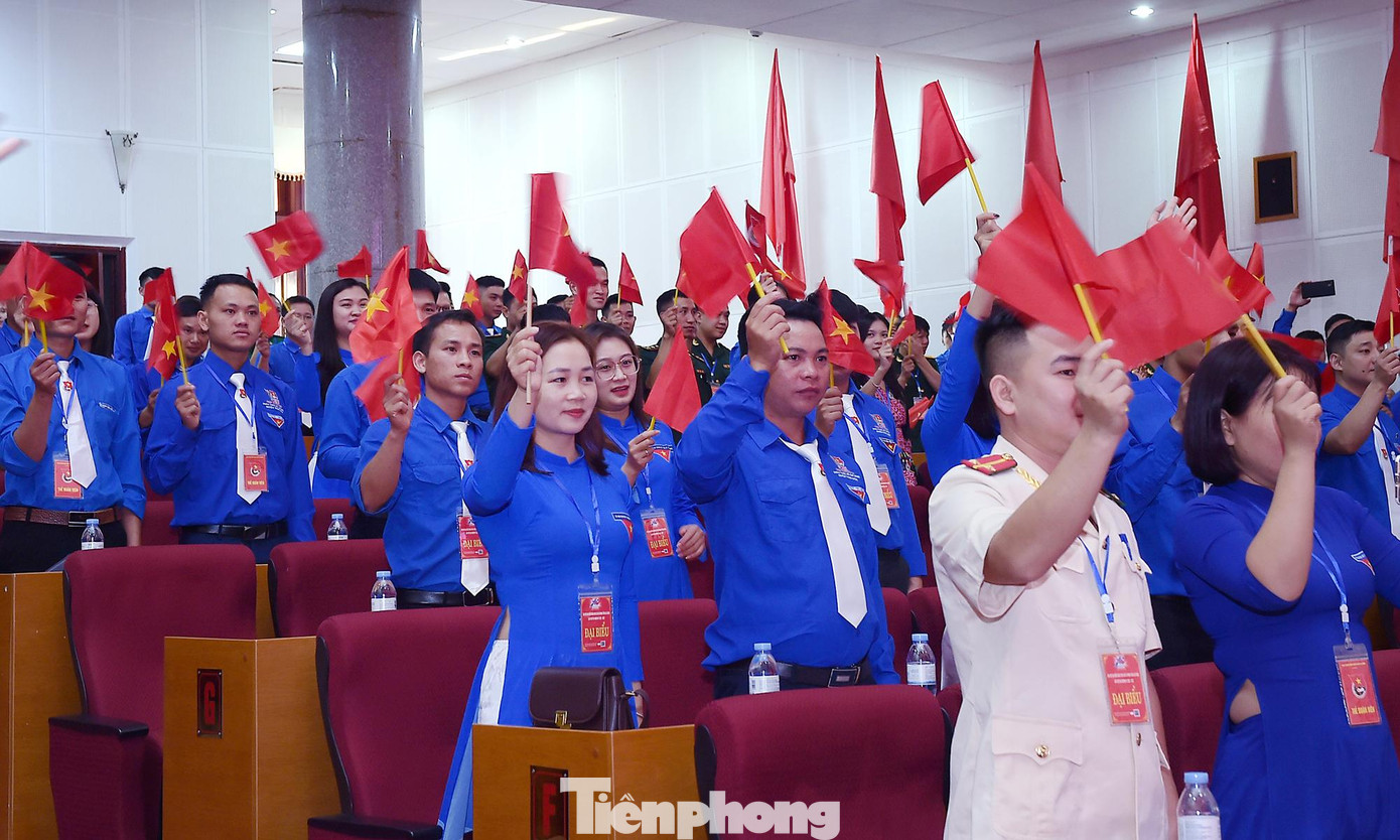 Chương trình văn nghệ chào mừng đã mang đến không khí sôi động cho phiên trọng thể Đại hội đại biểu Đoàn TNCS Hồ Chí Minh tỉnh Lai Châu lần thứ XIV nhiệm kỳ 2022 - 2027.