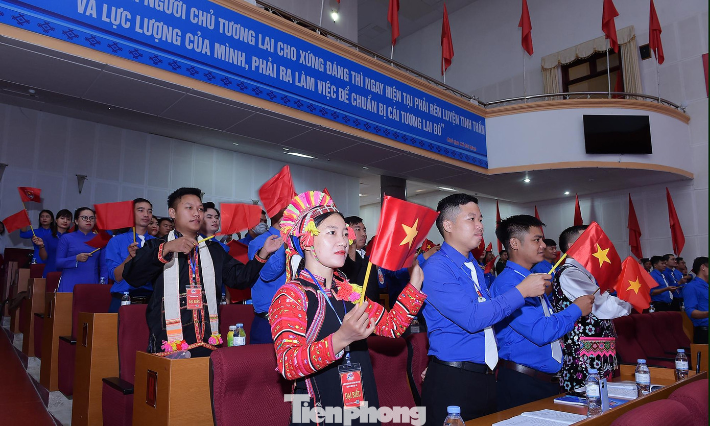 Chương trình văn nghệ chào mừng đã mang đến không khí sôi động cho phiên trọng thể Đại hội đại biểu Đoàn TNCS Hồ Chí Minh tỉnh Lai Châu lần thứ XIV nhiệm kỳ 2022 - 2027.