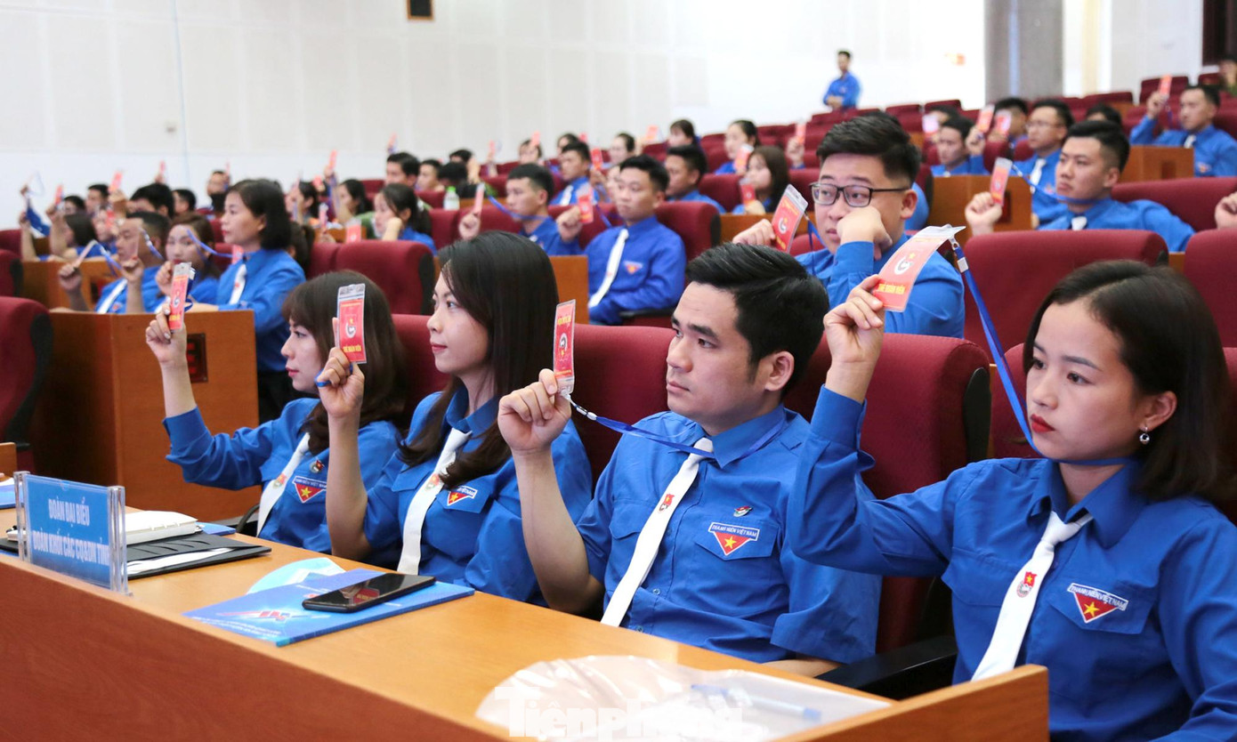 Các đại biểu biểu quyết nội dung, chương trình đại hội. Ảnh: Hân Nguyễn Các đại biểu biểu quyết nội dung, chương trình đại hội. Ảnh: Hân Nguyễn