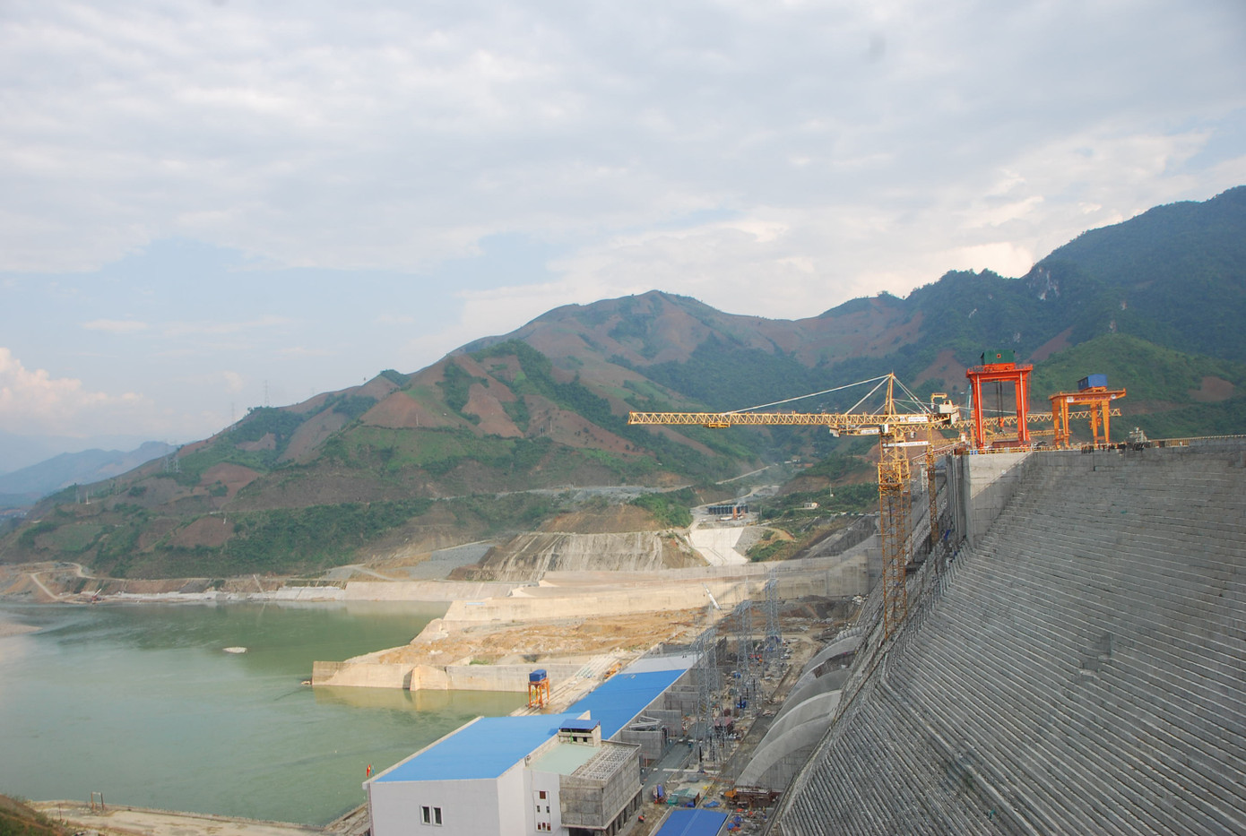 Nhà máy thủy điện Hòa Bình