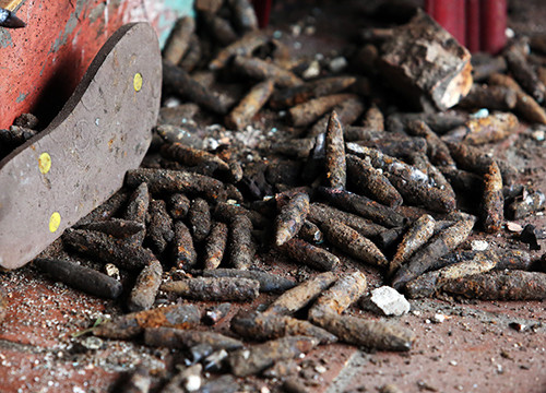 Làng Quan Độ 10 năm buôn tên lửa, xe tăng, máy bay cũ ảnh 1