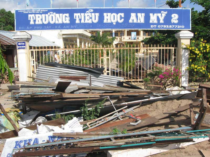 Tài sản của dân được dưa vào trường học