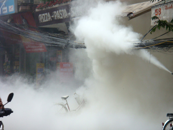 Bó dây điện bốc cháy