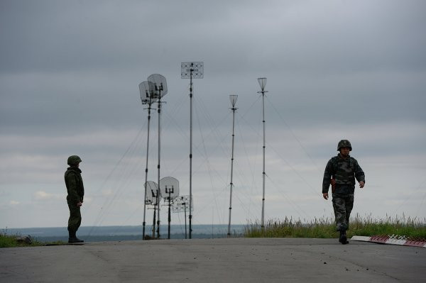 Thiết lập các thông tin liên lạc trong khu vực tập trận 