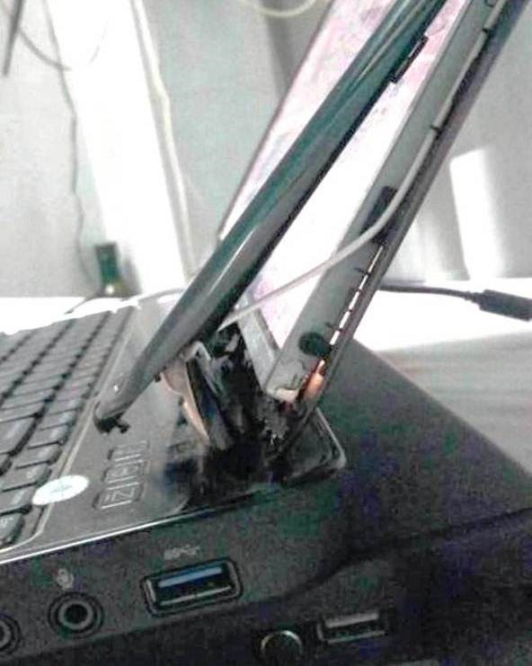  Chiếc máy tính của anh Thông bị cướp phá tan nát màn hình và phần vỏ nhựa