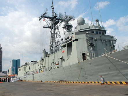 Tàu HMAS Sydney tại cảng TP Hồ Chí Minh