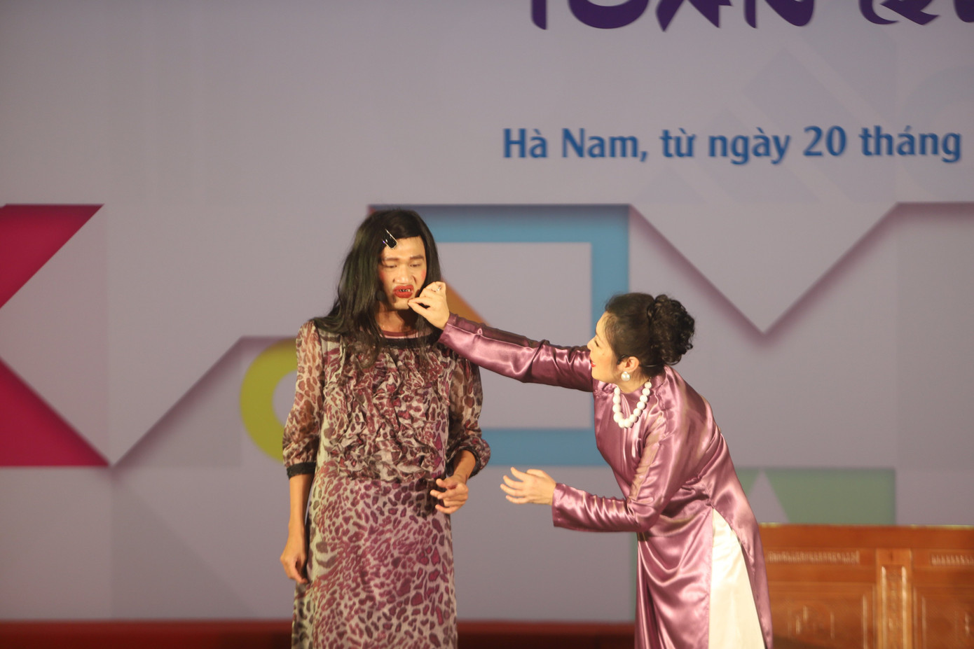 NSND Hồng Vân gây bất ngờ. Ảnh: Lại Tấn.