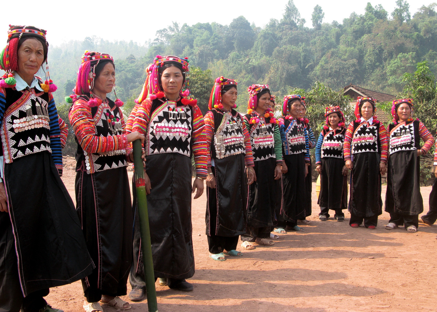 Trang phục nữ Hà Nhì. Ảnh: Bảo tàng tỉnh Điện Biên.