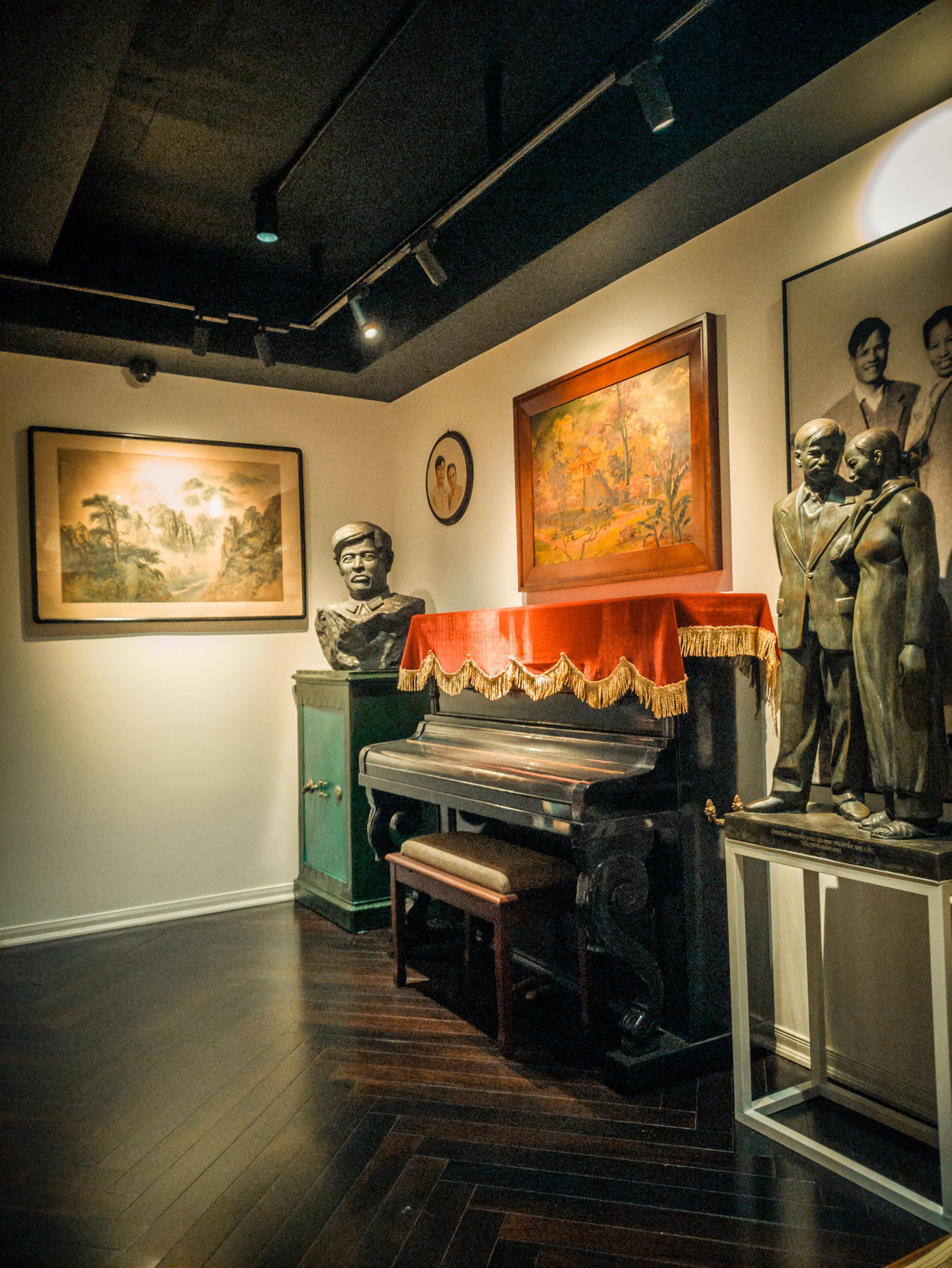 Gia đình mở cửa đón khách tham quan thử nghiệm Bảo tàng Đại tướng Nguyễn Chí Thanh. Gia đình mở cửa đón khách tham quan thử nghiệm Bảo tàng Đại tướng Nguyễn Chí Thanh.