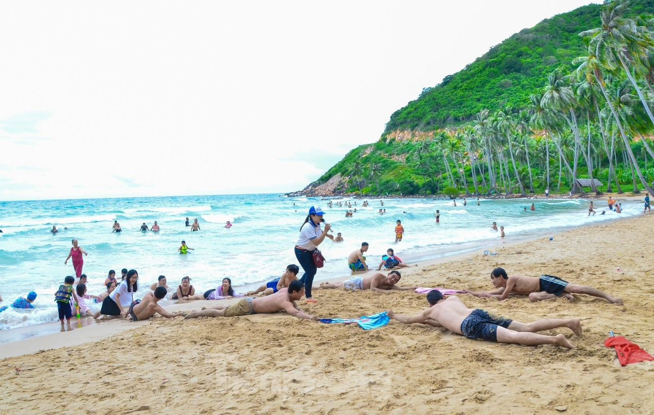 Du lịch biển lên ngôi mỗi dịp hè. Ảnh: Nhật Huy. Du lịch biển lên ngôi mỗi dịp hè. Ảnh: Nhật Huy.