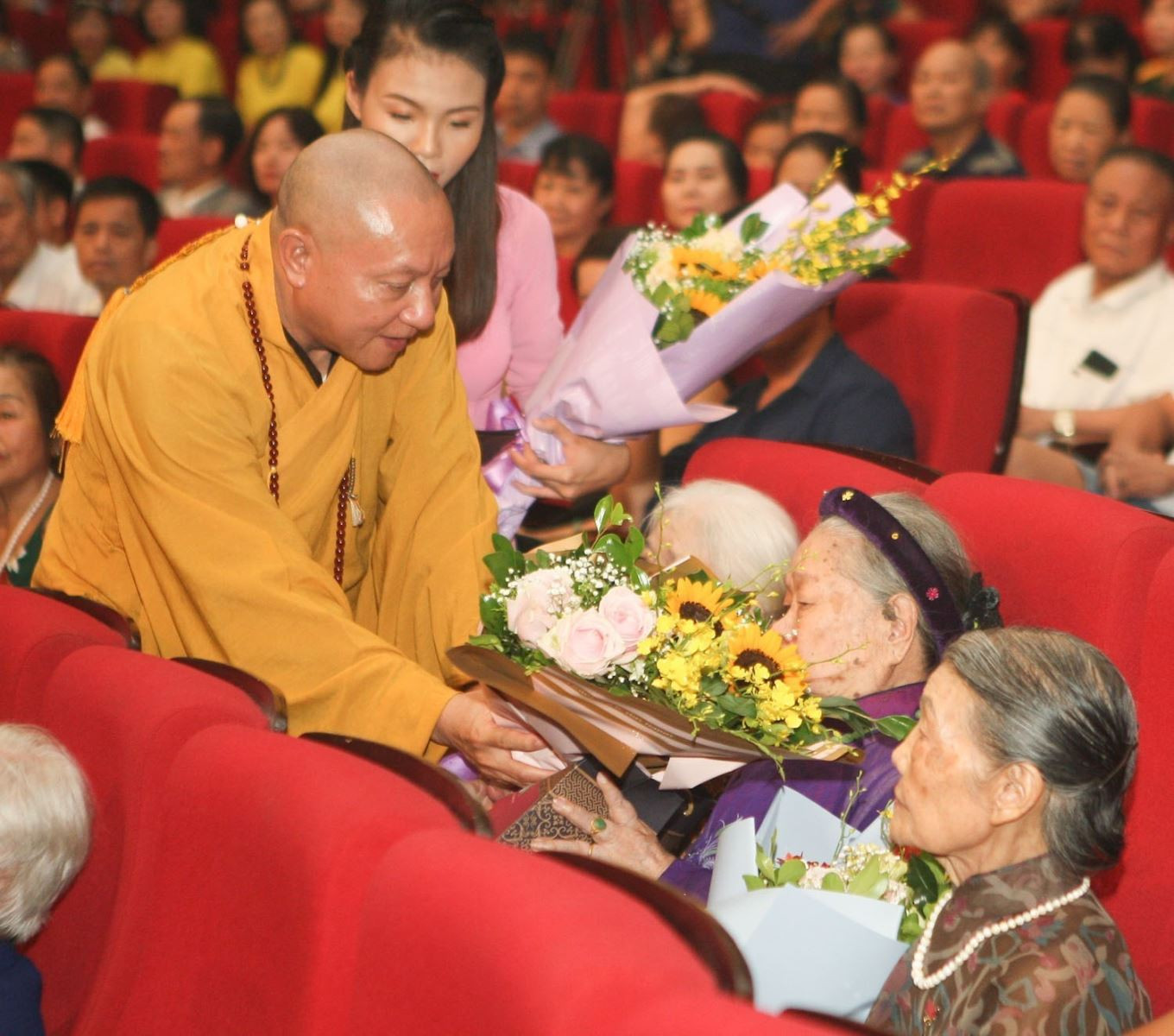 Hành động tri ân, báo hiếu thiết thực của GHPGVN trong khuôn khổ chương trình giao lưu nghệ thuật đại lễ Vu lan. Hành động tri ân, báo hiếu thiết thực của GHPGVN trong khuôn khổ chương trình giao lưu nghệ thuật đại lễ Vu lan.