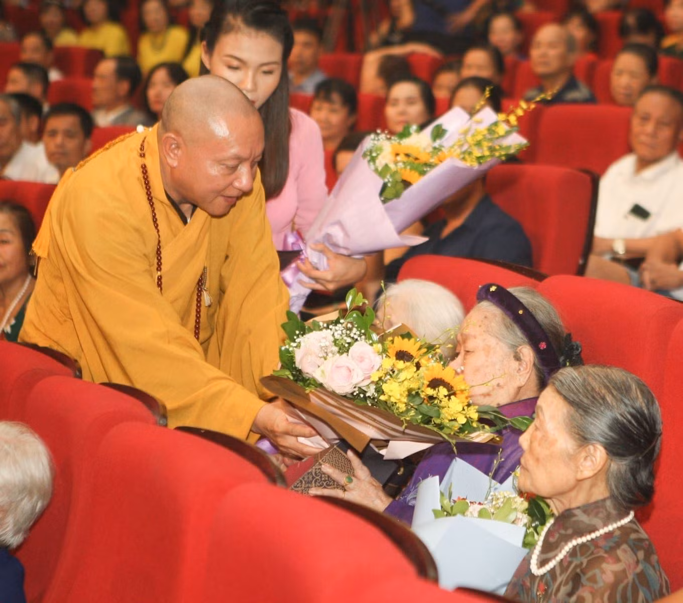 Hành động tri ân, báo hiếu thiết thực của GHPGVN trong khuôn khổ chương trình giao lưu nghệ thuật đại lễ Vu lan.