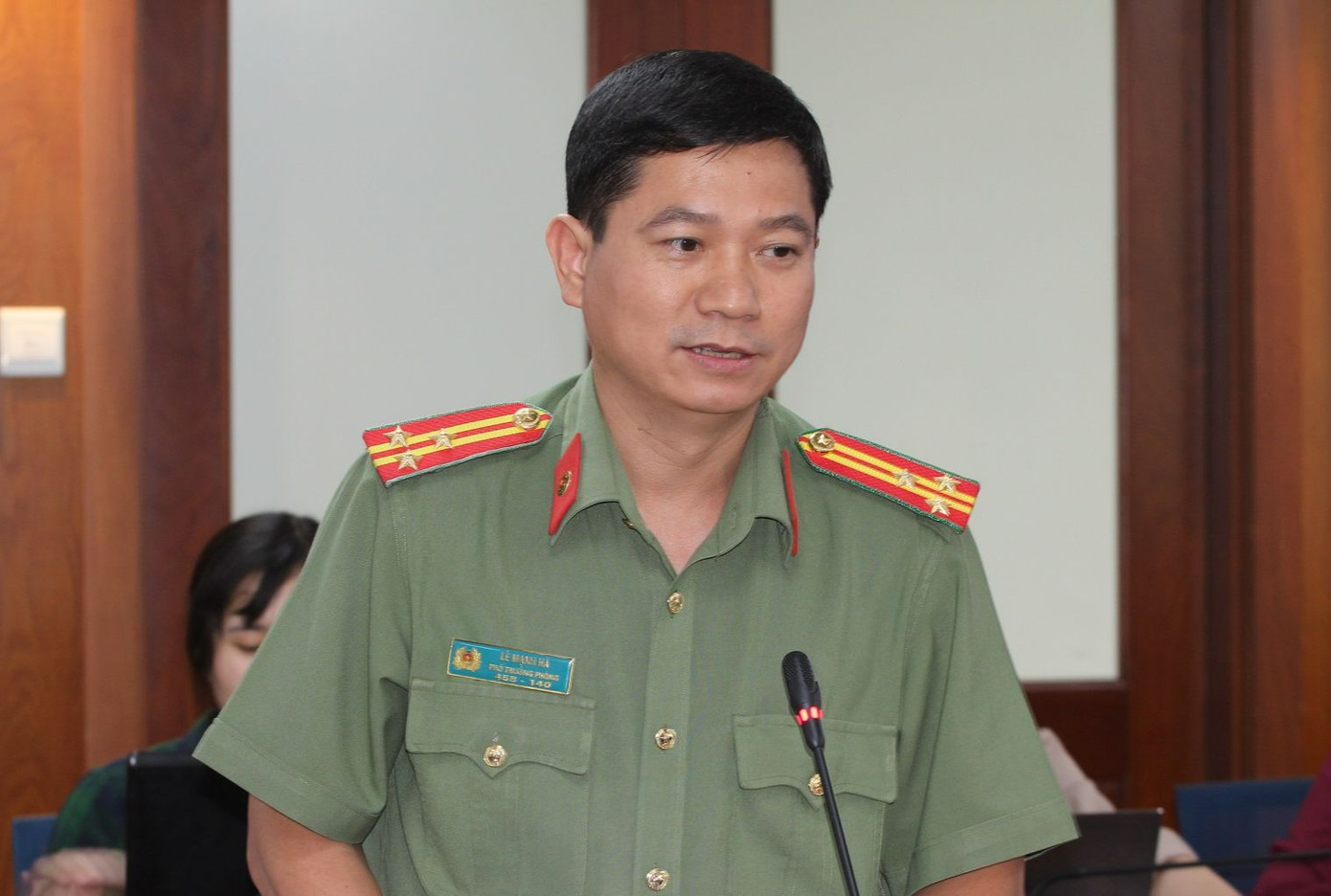 Thượng tá Lê Mạnh Hà khuyến cáo cộng đồng nâng cao cảnh giác, xác minh cụ thể mọi thông tin liên quan đến con em mình. Thượng tá Lê Mạnh Hà khuyến cáo cộng đồng nâng cao cảnh giác, xác minh cụ thể mọi thông tin liên quan đến con em mình.