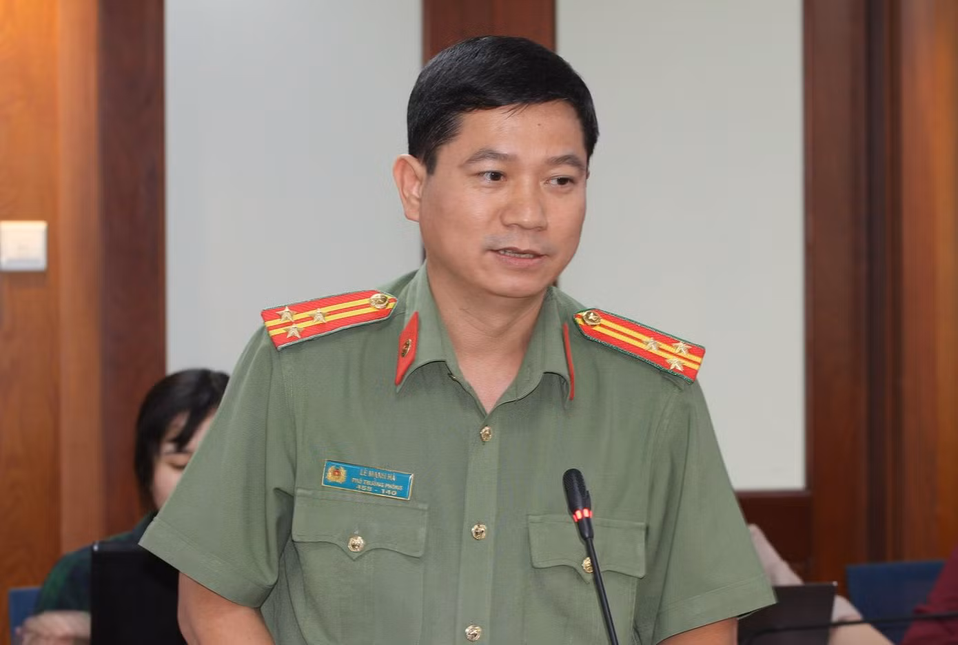 Thượng tá Lê Mạnh Hà khuyến cáo cộng đồng nâng cao cảnh giác, xác minh cụ thể mọi thông tin liên quan đến con em mình.