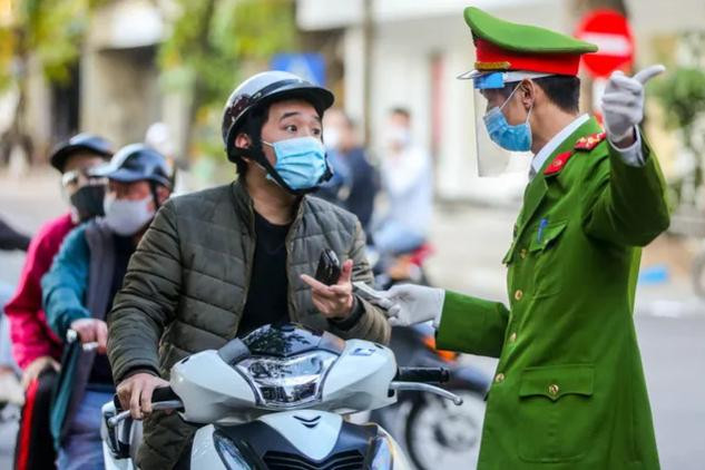 Kiểm soát người ra vào khu vực nguy cơ cao lây nhiễm COVID-19 Kiểm soát người ra vào khu vực nguy cơ cao lây nhiễm COVID-19