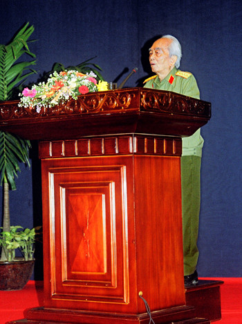 Đại tướng Võ Nguyên Giáp tại hội thảo quốc tế 50 chiến thắng Điện Biên Phủ (1954 - 2004)