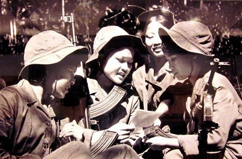 Tôn vinh phụ nữ Quân đội ảnh 1